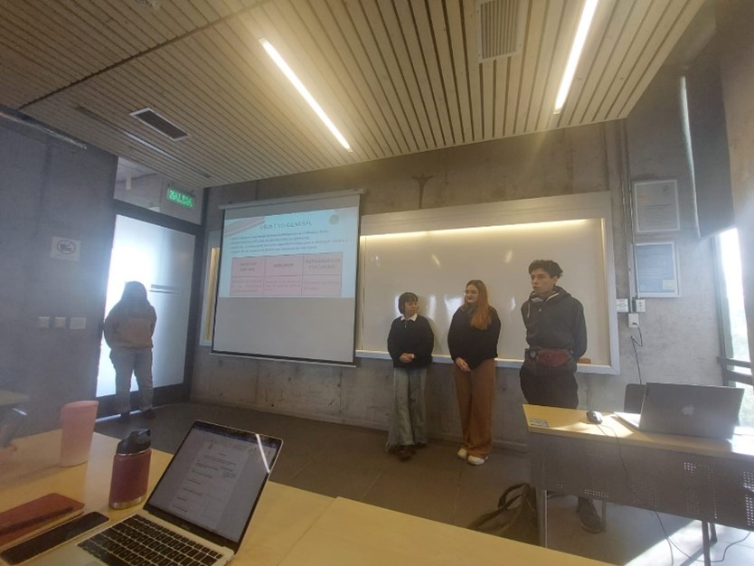 Lee más sobre el artículo Colaboración programa PIAAM en asignatura Trabajo Social PUC