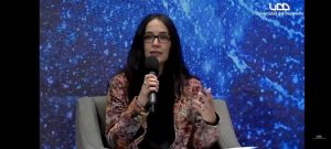 Lee más sobre el artículo Participación de investigadora CESGI en conferencia Teorías del todo